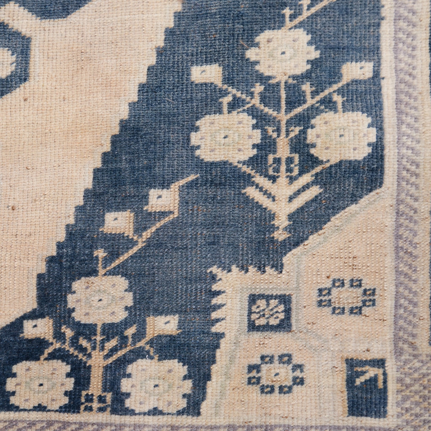 Z593 Handwoven Vintage Rug 2'11 x 6’5