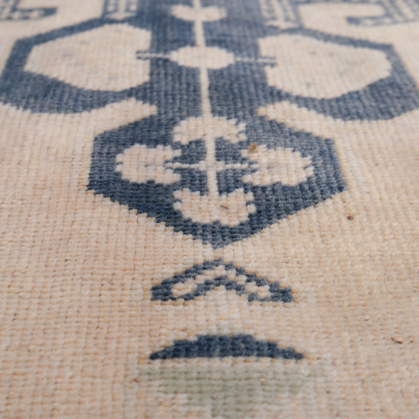 Z593 Handwoven Vintage Rug 2'11 x 6’5