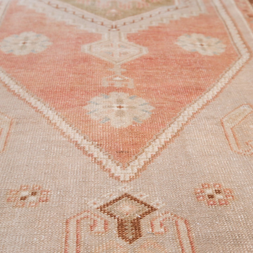 Z594 Handwoven Vintage Rug 2'9 x 6’6