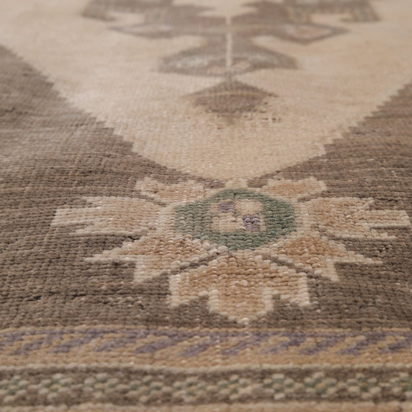 ON HOLD Z596 Handwoven Vintage Rug 2'9 x 9’10