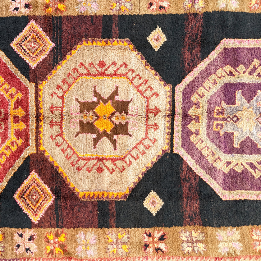 Z617 Handwoven Vintage Rug 5'7 x 12’9