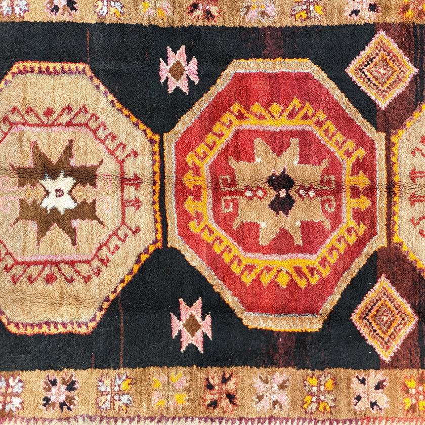 Z617 Handwoven Vintage Rug 5'7 x 12’9