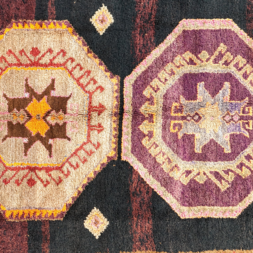 Z617 Handwoven Vintage Rug 5'7 x 12’9