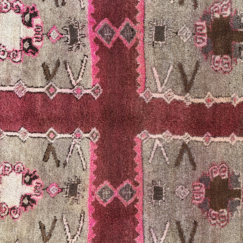 Z623 Handwoven Vintage Rug 6'11 x 10’2