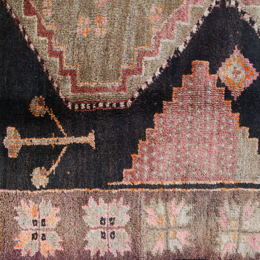 Z648 Handwoven Vintage Rug 5'6 x 12’5