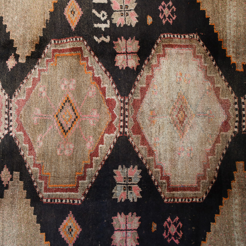 Z648 Handwoven Vintage Rug 5'6 x 12’5