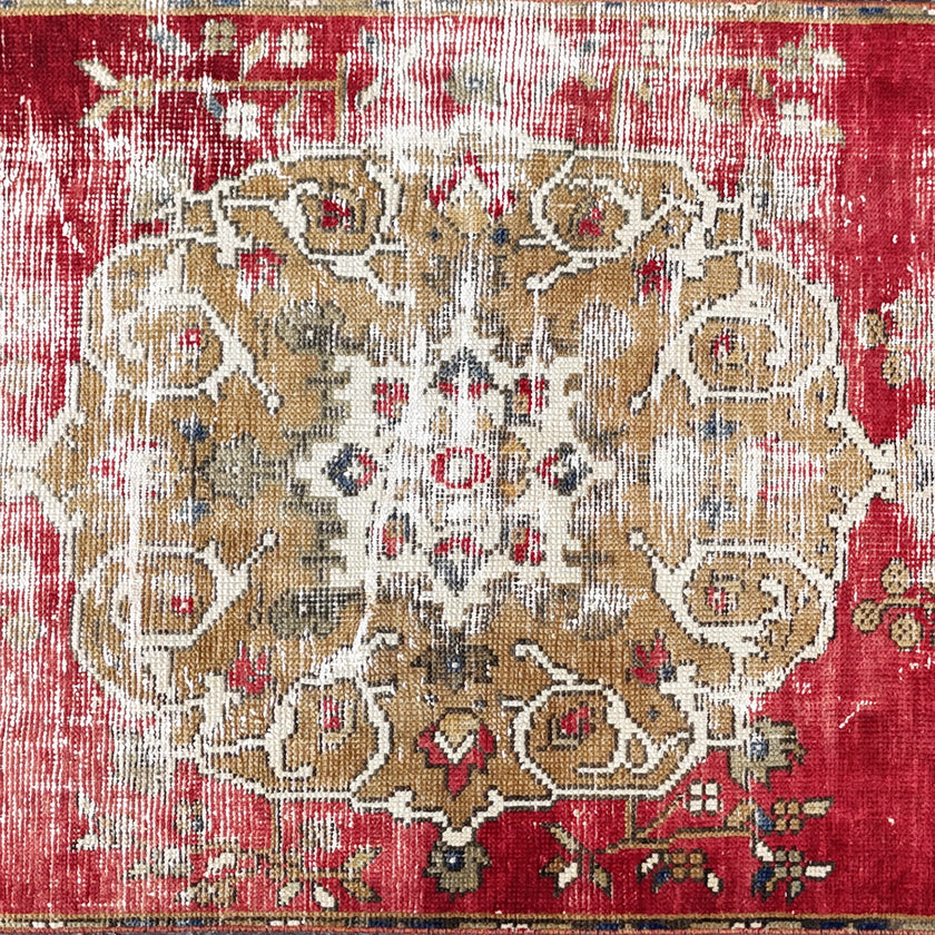Z652 Handwoven Vintage Rug 2'10 x 9’3