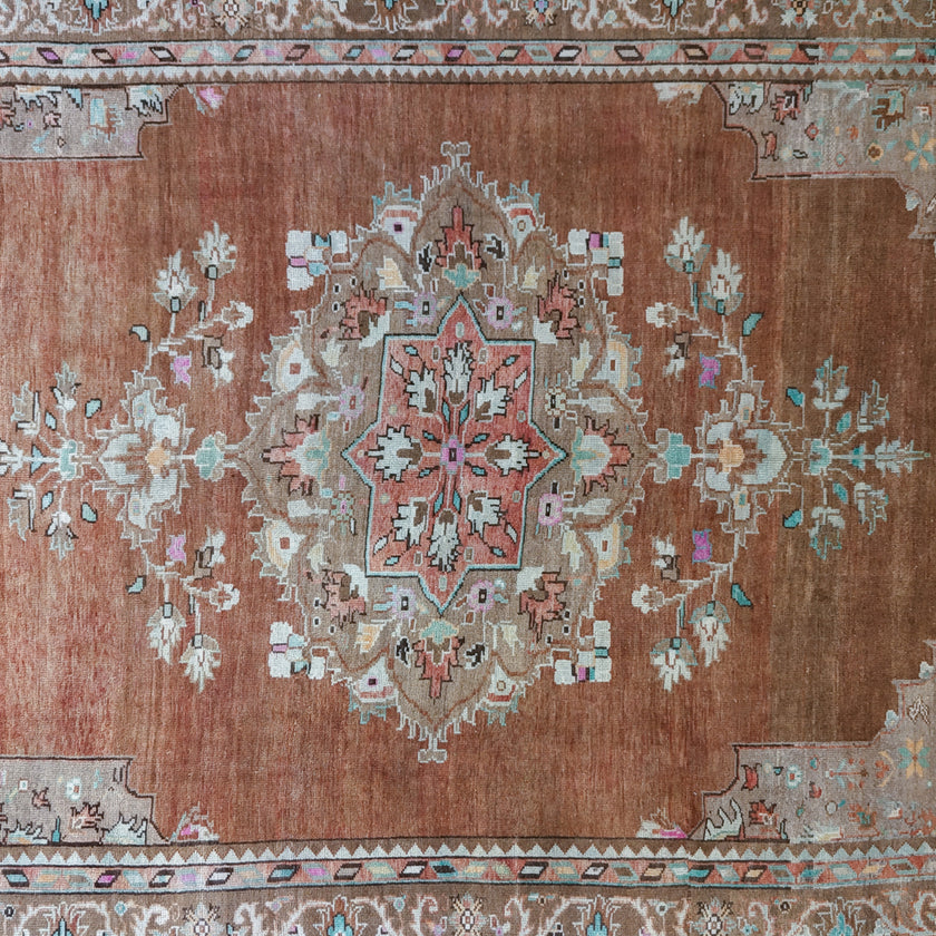 Z667 Handwoven Vintage Rug 7'4 x 10’9