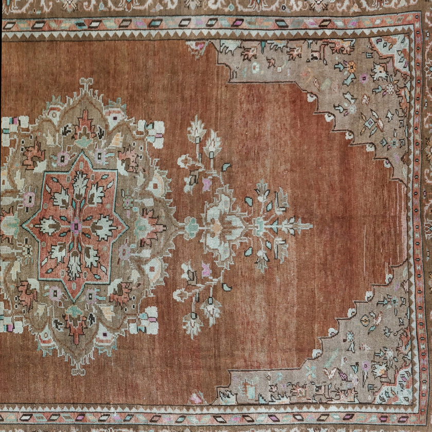 Z667 Handwoven Vintage Rug 7'4 x 10’9
