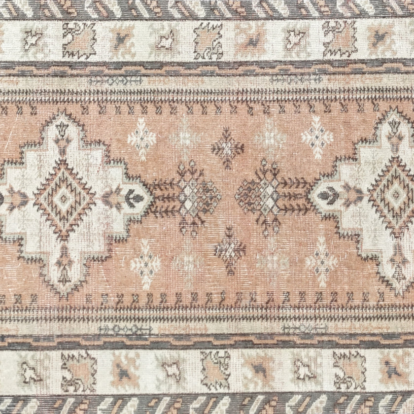 Z678 Handwoven Vintage Rug 2'6x10’5