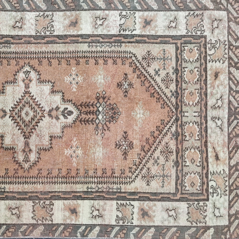 Z678 Handwoven Vintage Rug 2'6x10’5