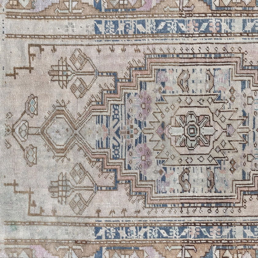 Z680 Handwoven Vintage Rug 2'11x8’6