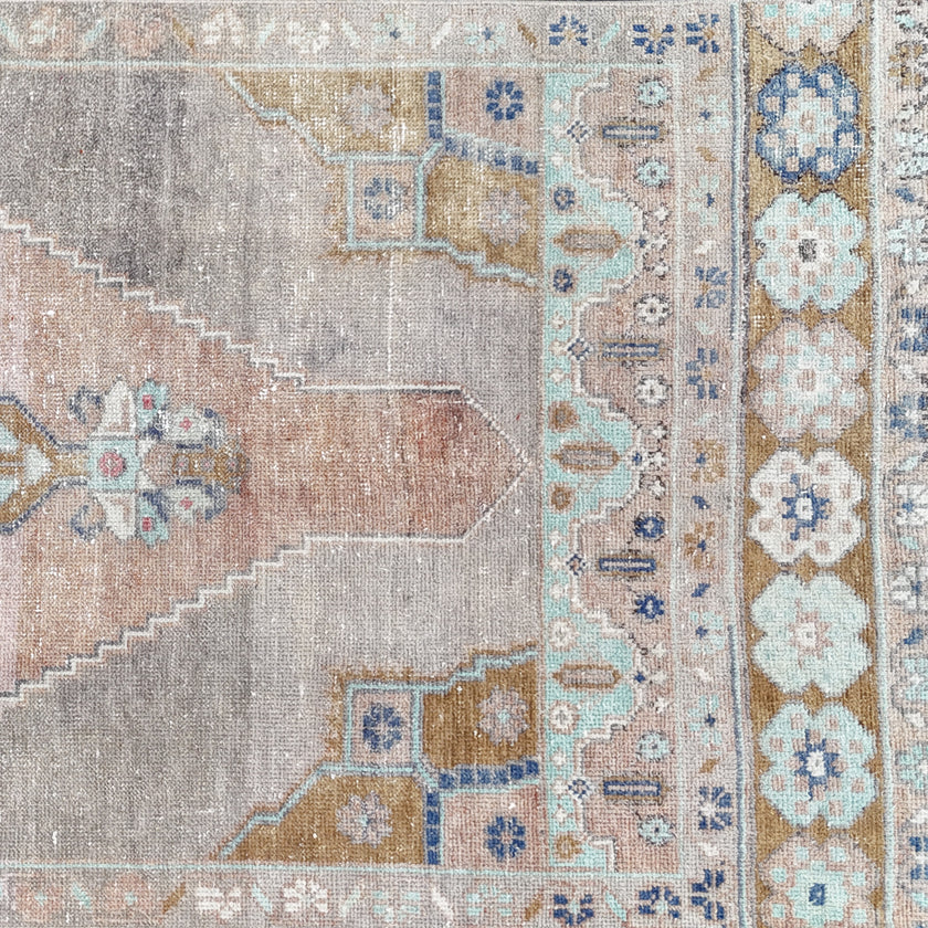 Z682 Handwoven Vintage Rug 3'3x10