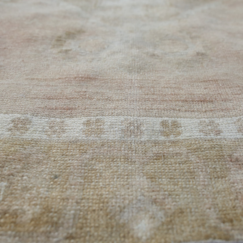 Z686 Handwoven Vintage Rug 3'9 x 10’5