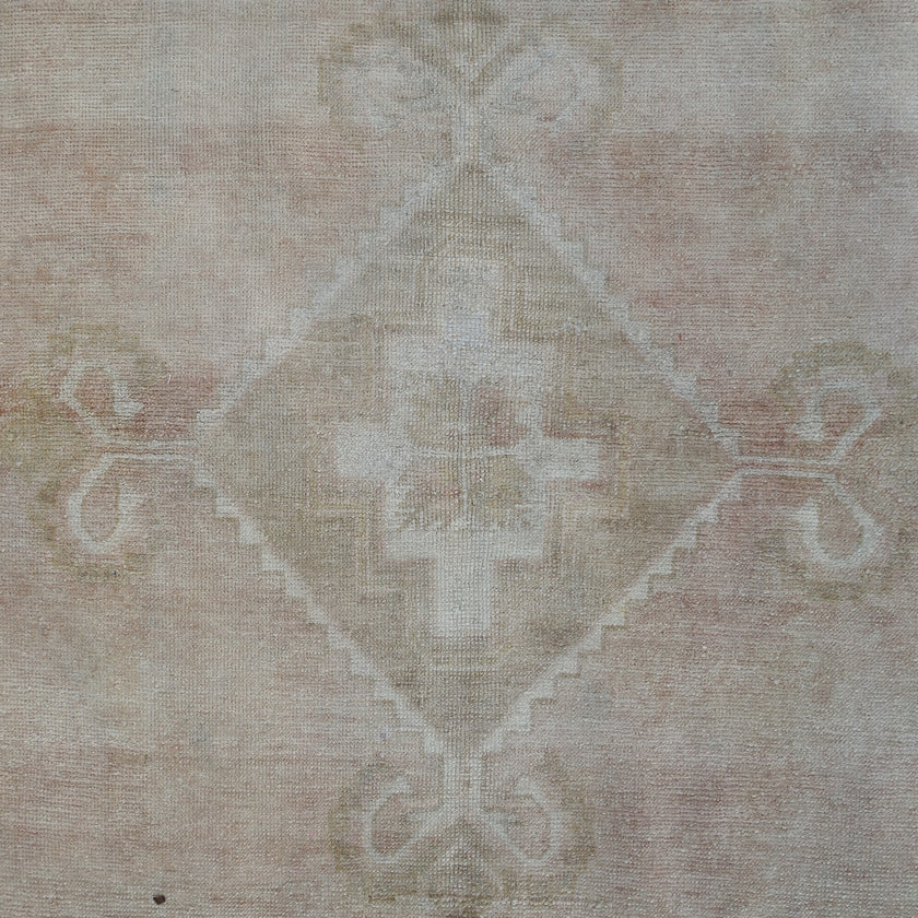 Z686 Handwoven Vintage Rug 3'9 x 10’5