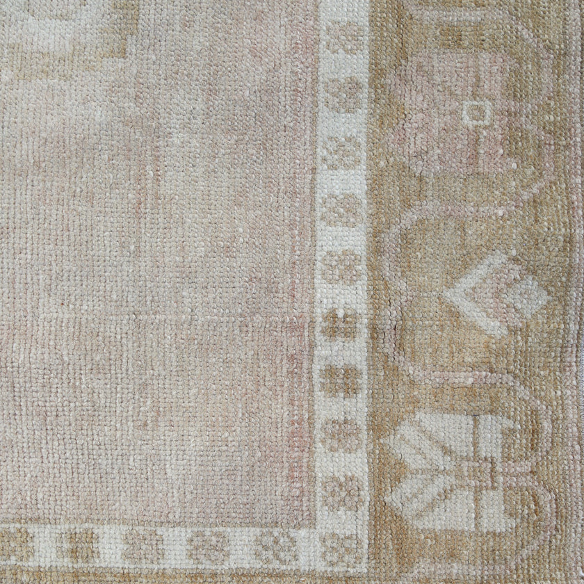 Z686 Handwoven Vintage Rug 3'9 x 10’5