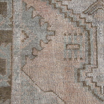 Z688 Handwoven Vintage Rug 2'5 x 5’4