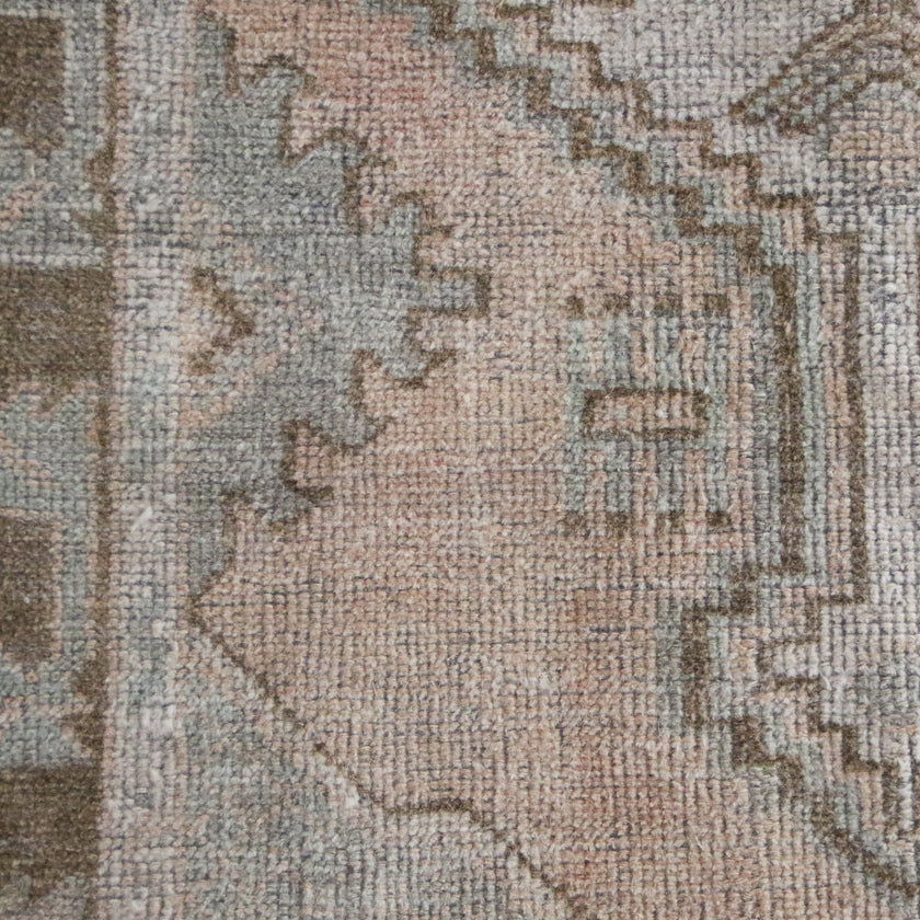 Z688 Handwoven Vintage Rug 2'5 x 5’4