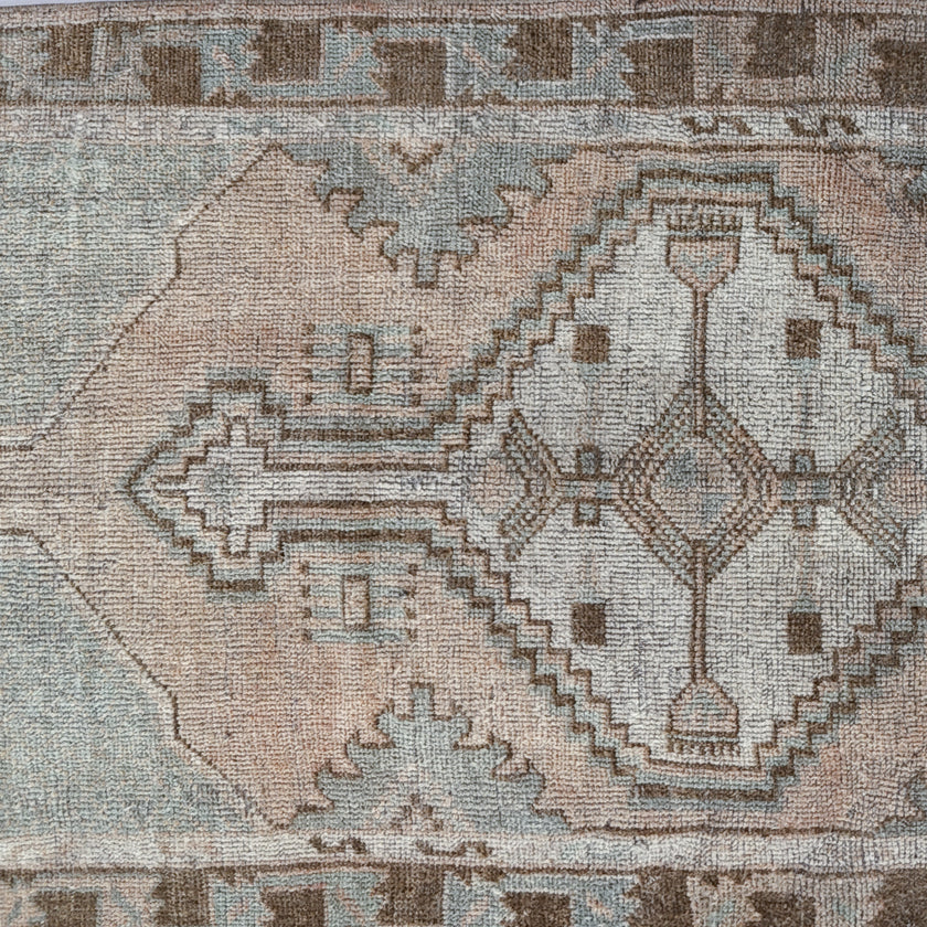 Z688 Handwoven Vintage Rug 2'5 x 5’4