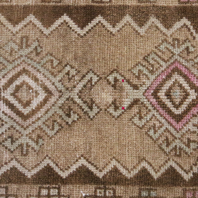 Z690 Handwoven Vintage Rug 3’4x5’4