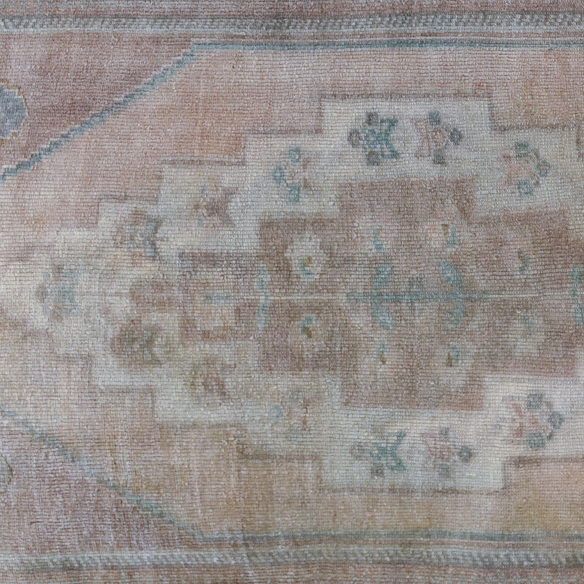 Z695 Handwoven Vintage Rug 2’7 x 7