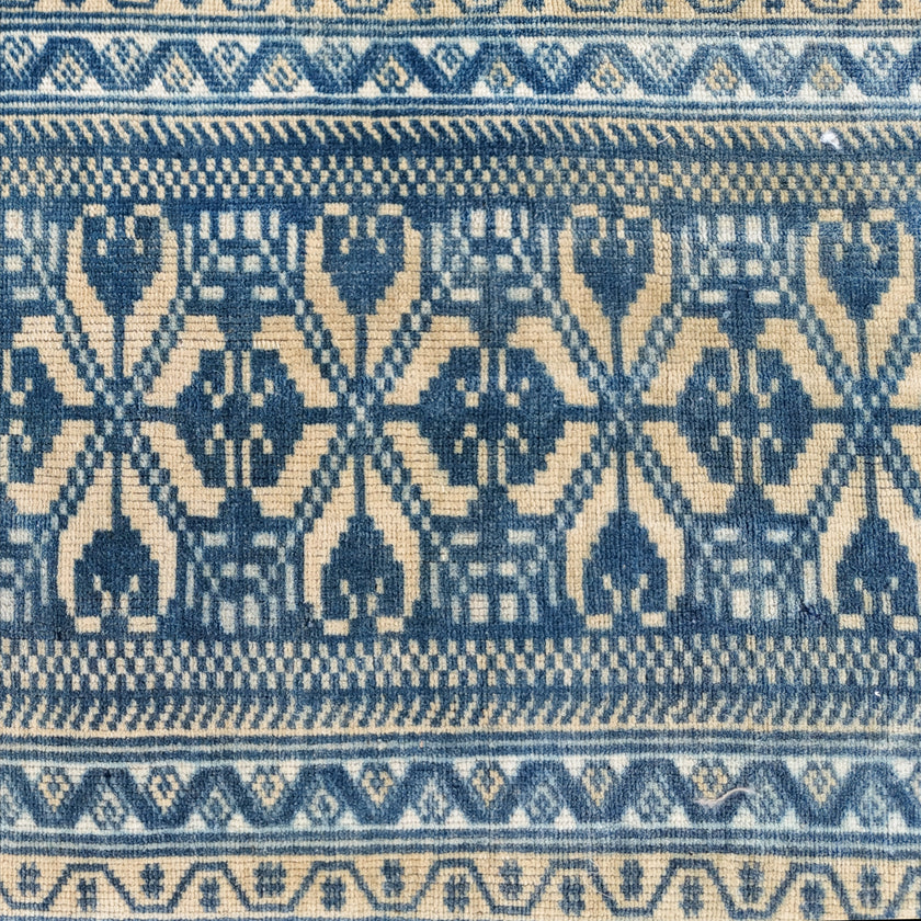 Z722 Handwoven Vintage Rug 2 x 3’10