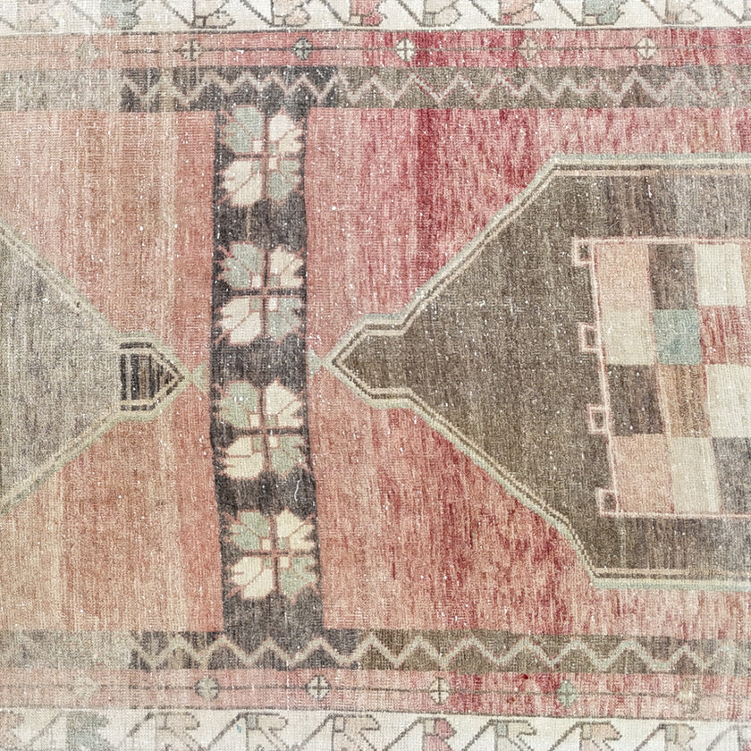 Z730 Handwoven Vintage Rug 3'8x12’10