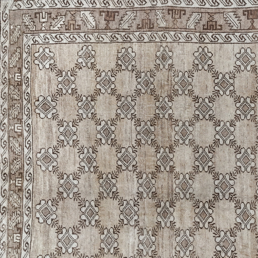 Z732 Handwoven Vintage Rug 6'10 x 10’6