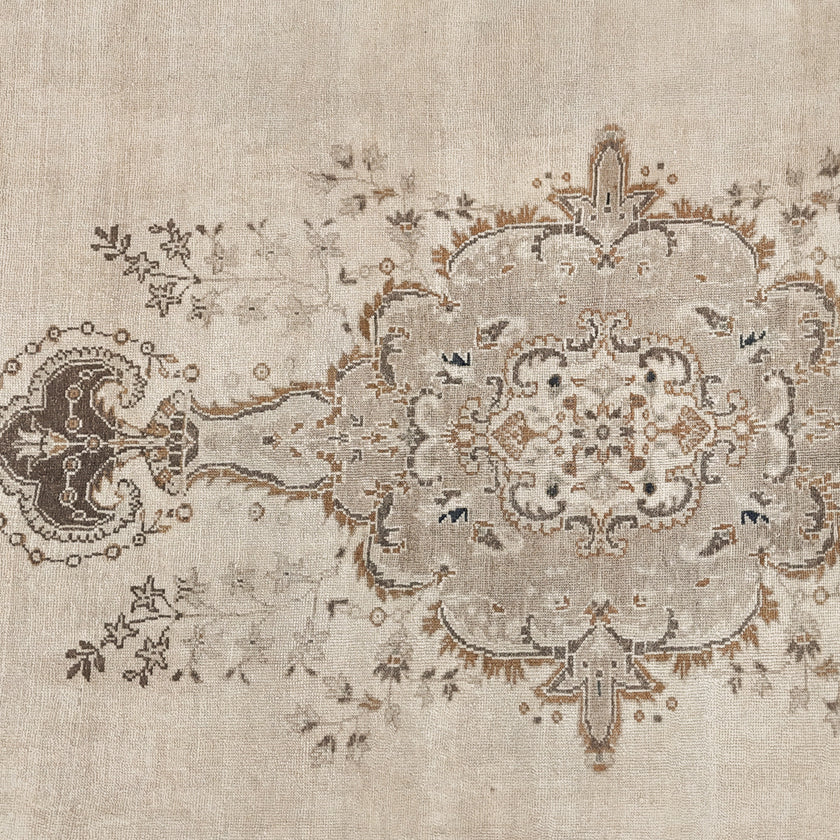 Z737 Handwoven Vintage Rug 7 x 10’4