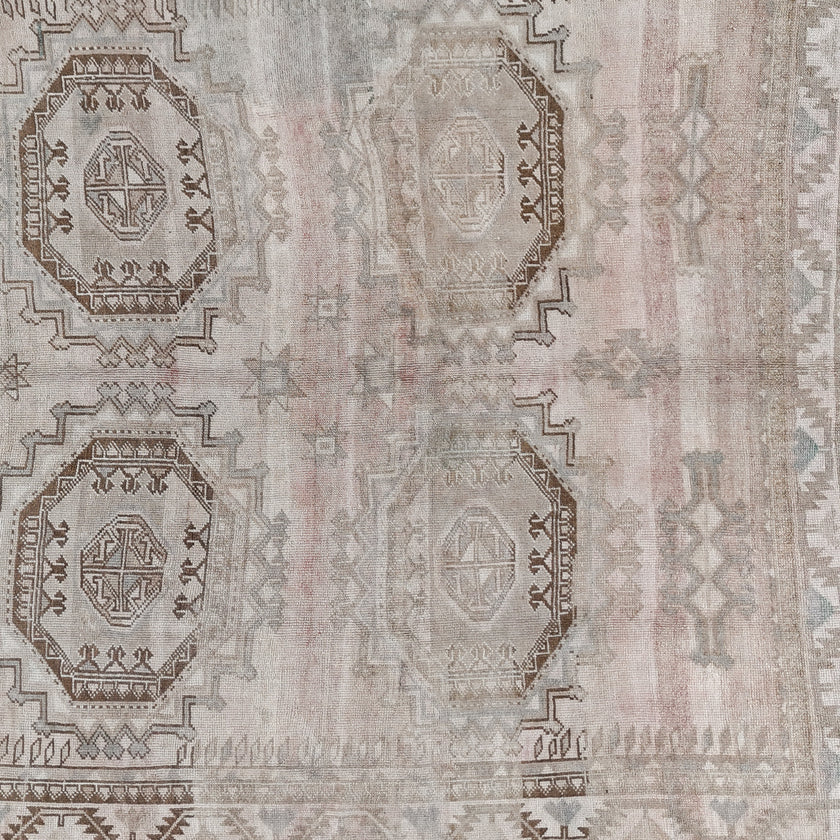 Z740 Handwoven Vintage Rug 6'11 x 9’7