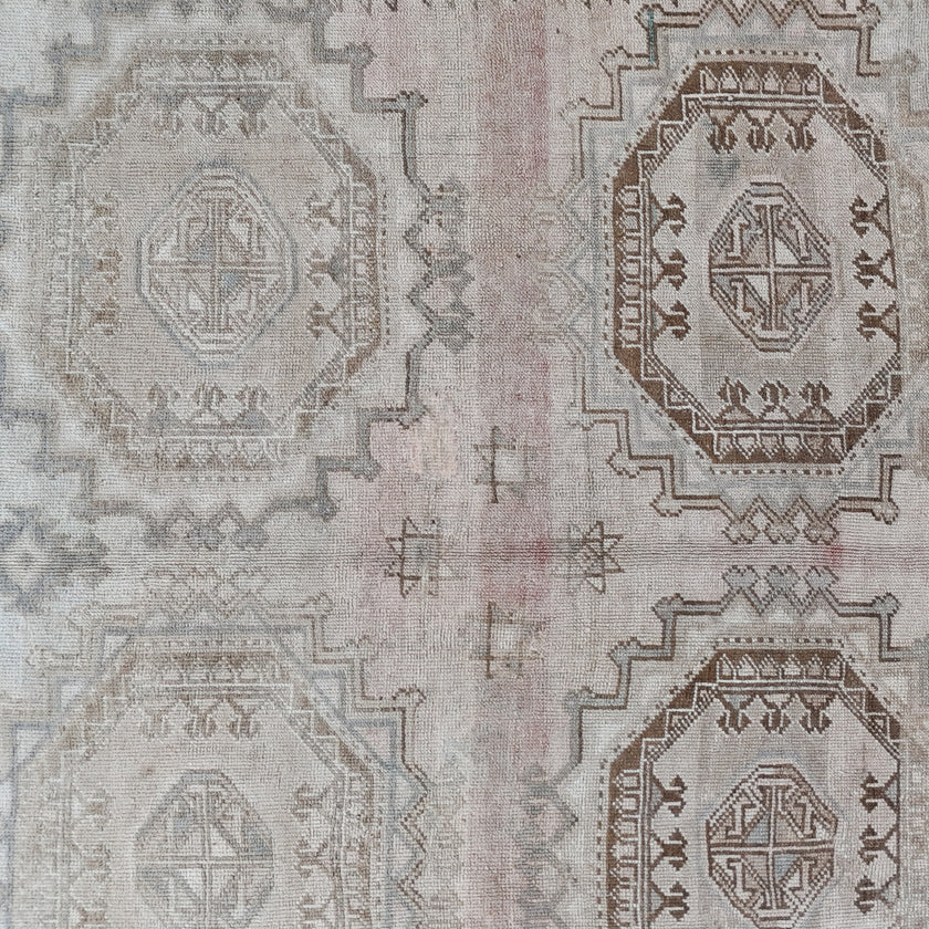 Z740 Handwoven Vintage Rug 6'11 x 9’7