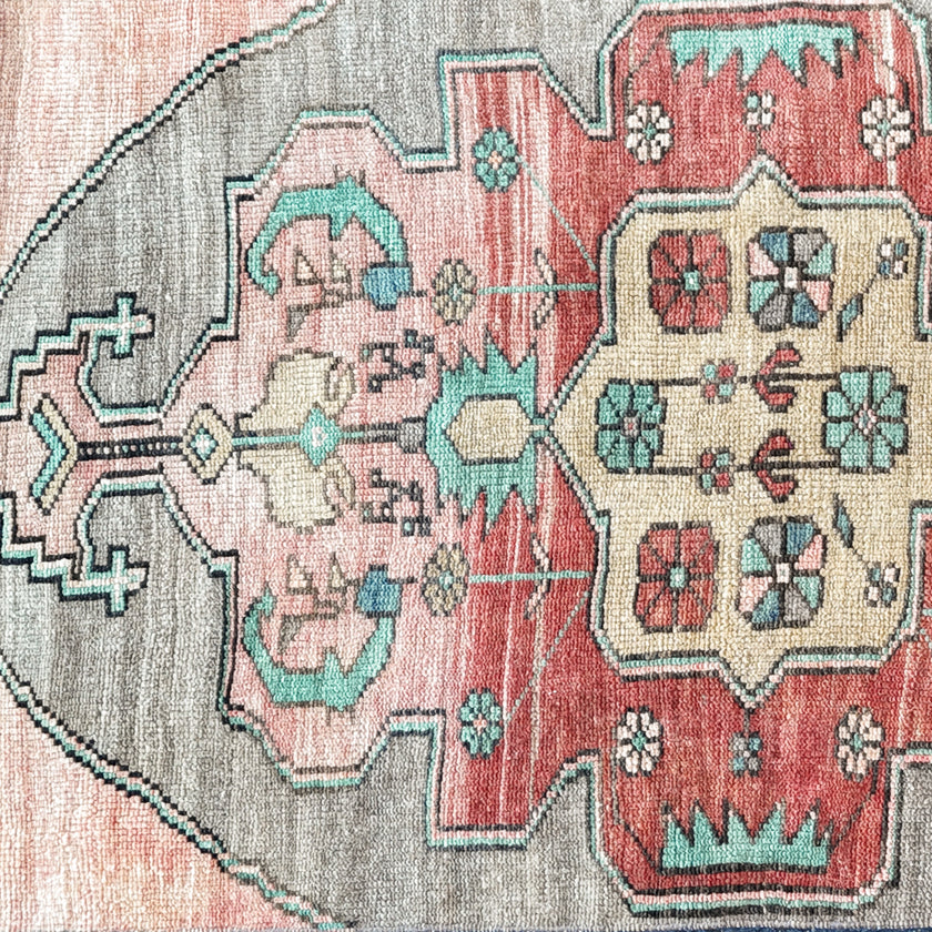 Z745 Handwoven Vintage Rug 2'8 x 11’10