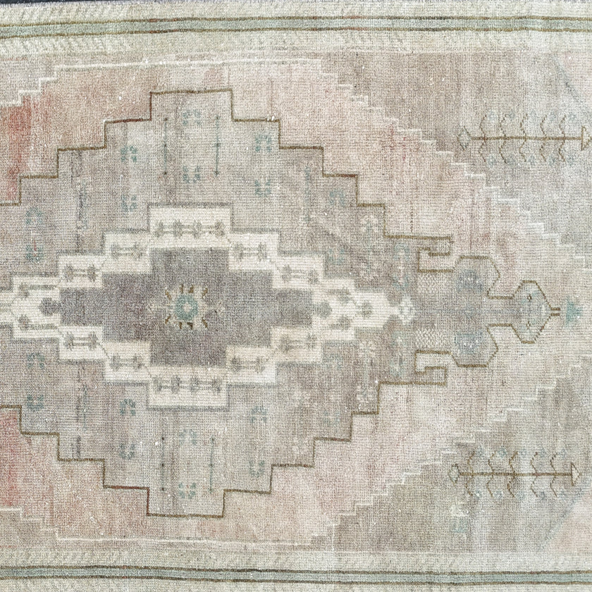 Z747 Handwoven Vintage Rug 3 x 7’3