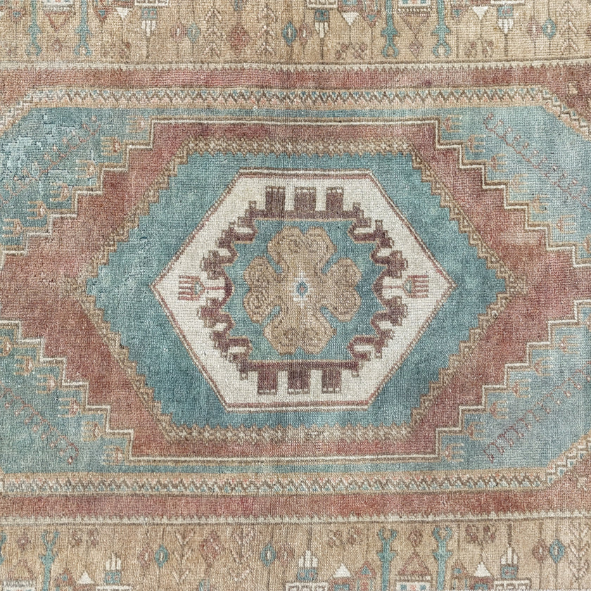 Z749 Handwoven Vintage Rug 2'9 x 6’2