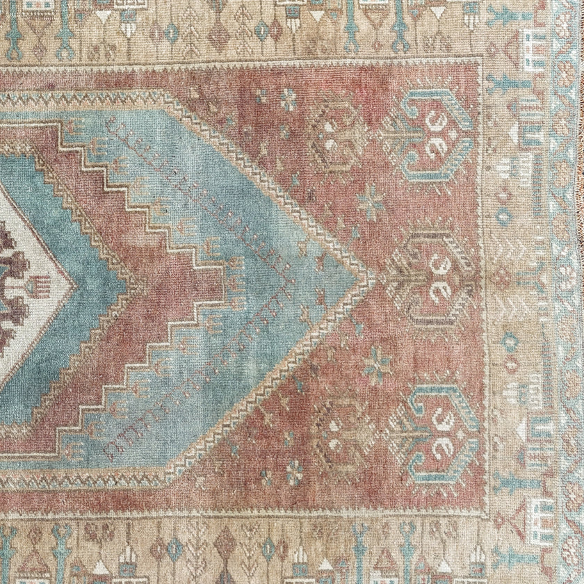 Z749 Handwoven Vintage Rug 2'9 x 6’2