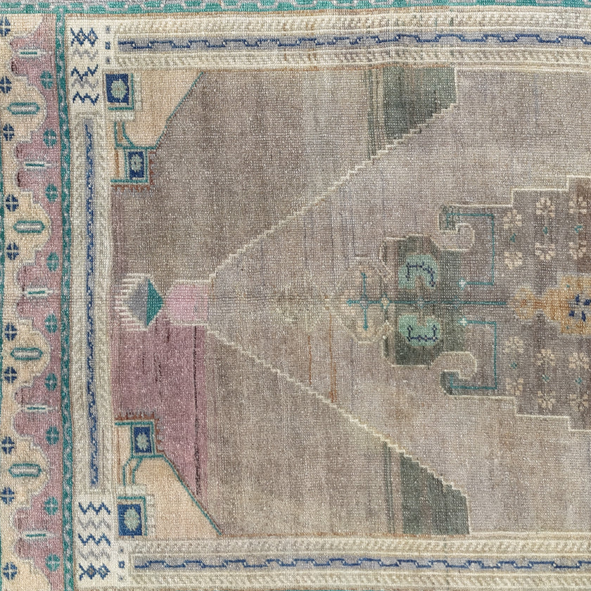 Z755 Handwoven Vintage Rug 3'2 x 9’6