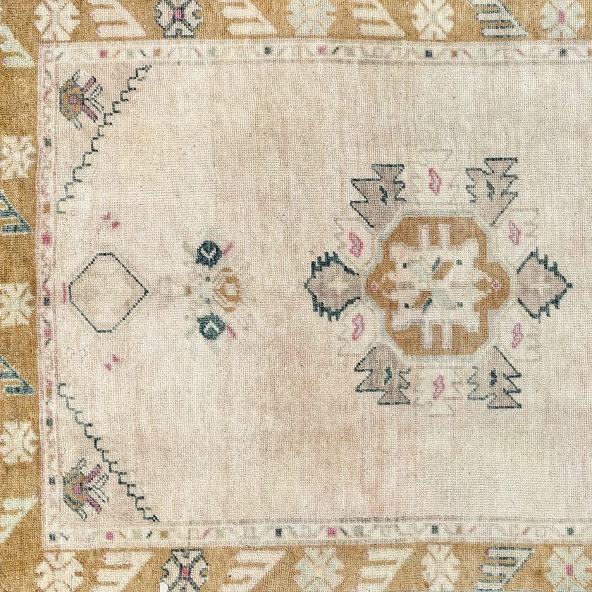 Z756 Handwoven Vintage Rug 3'8 x 9’10