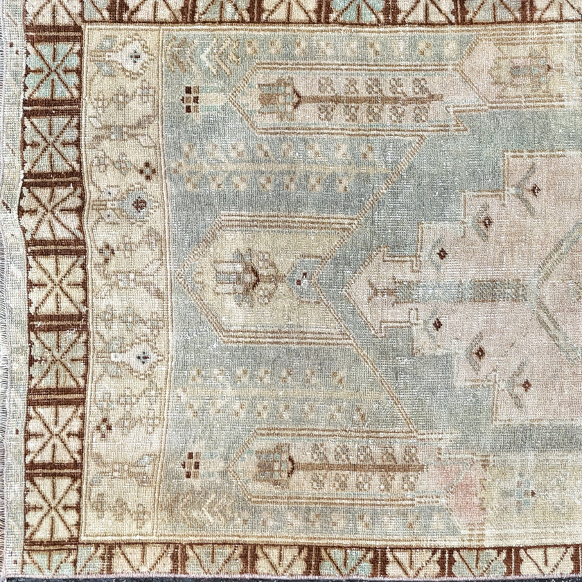 Z759 Handwoven Vintage Rug 2'10 x 6’7