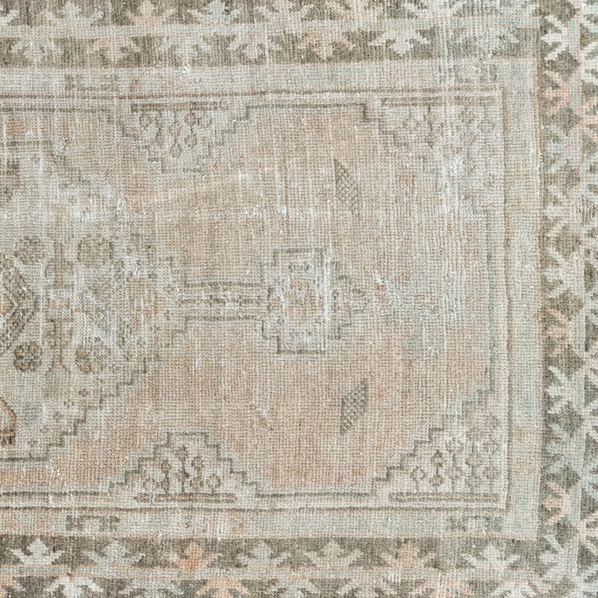 Z759 Handwoven Vintage Rug 2'10 x 6’7