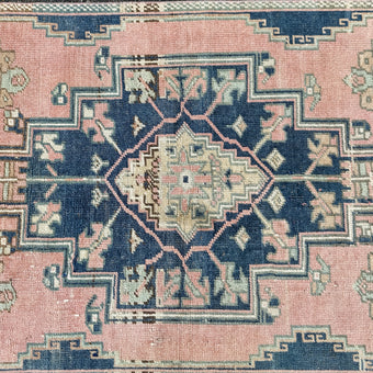 Z764 Handwoven Vintage Rug 2'9 x 7’9