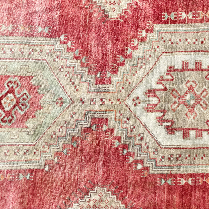 Z771 Handwoven Vintage Rug 3'1 x 10’10