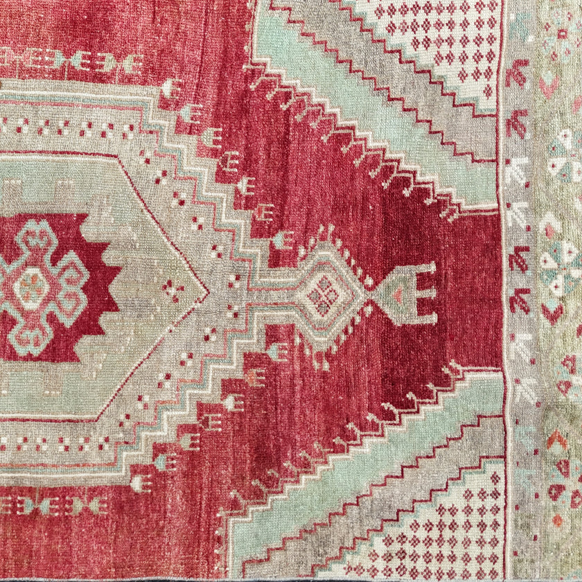 Z771 Handwoven Vintage Rug 3'1 x 10’10
