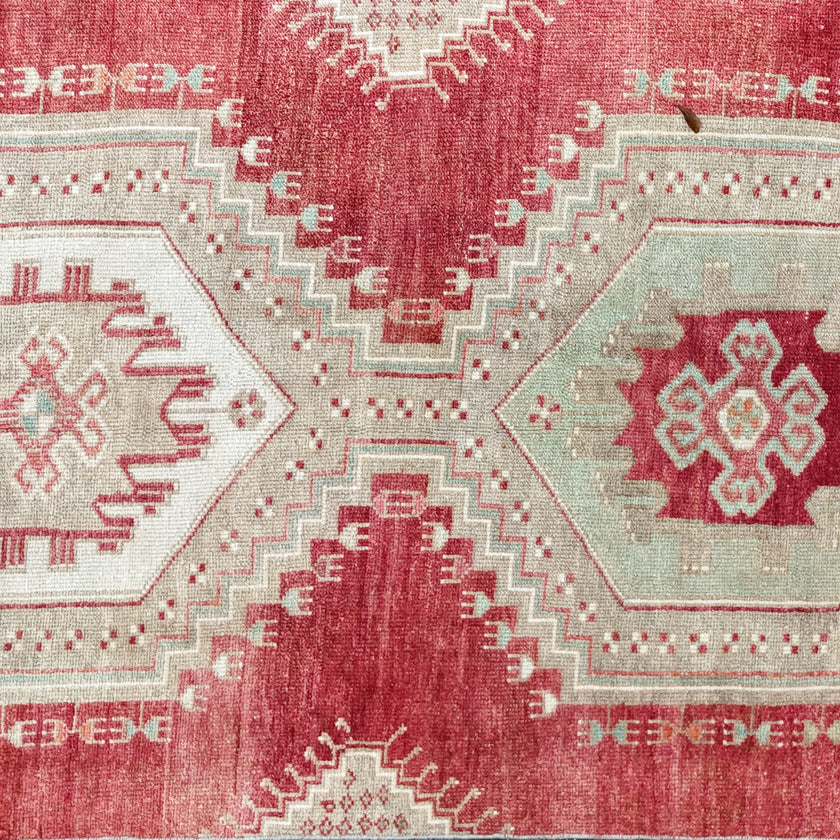 Z771 Handwoven Vintage Rug 3'1 x 10’10