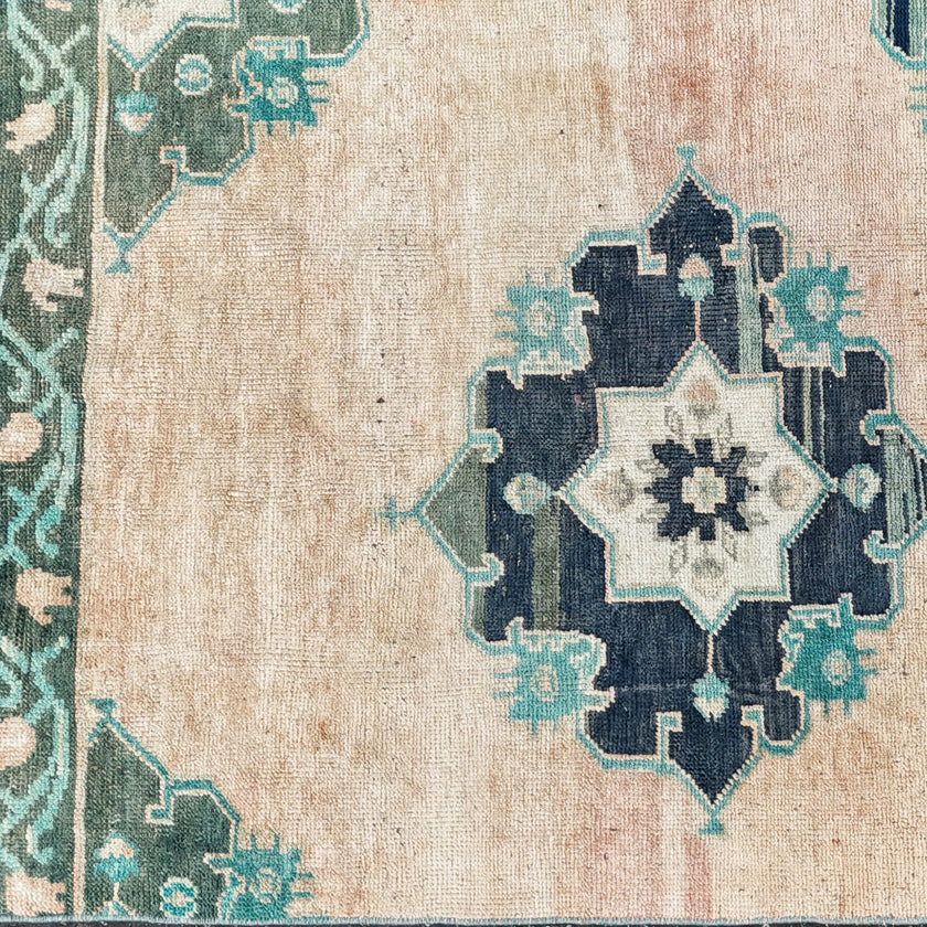 Z772 Handwoven Vintage Rug 2'10 x 11’2