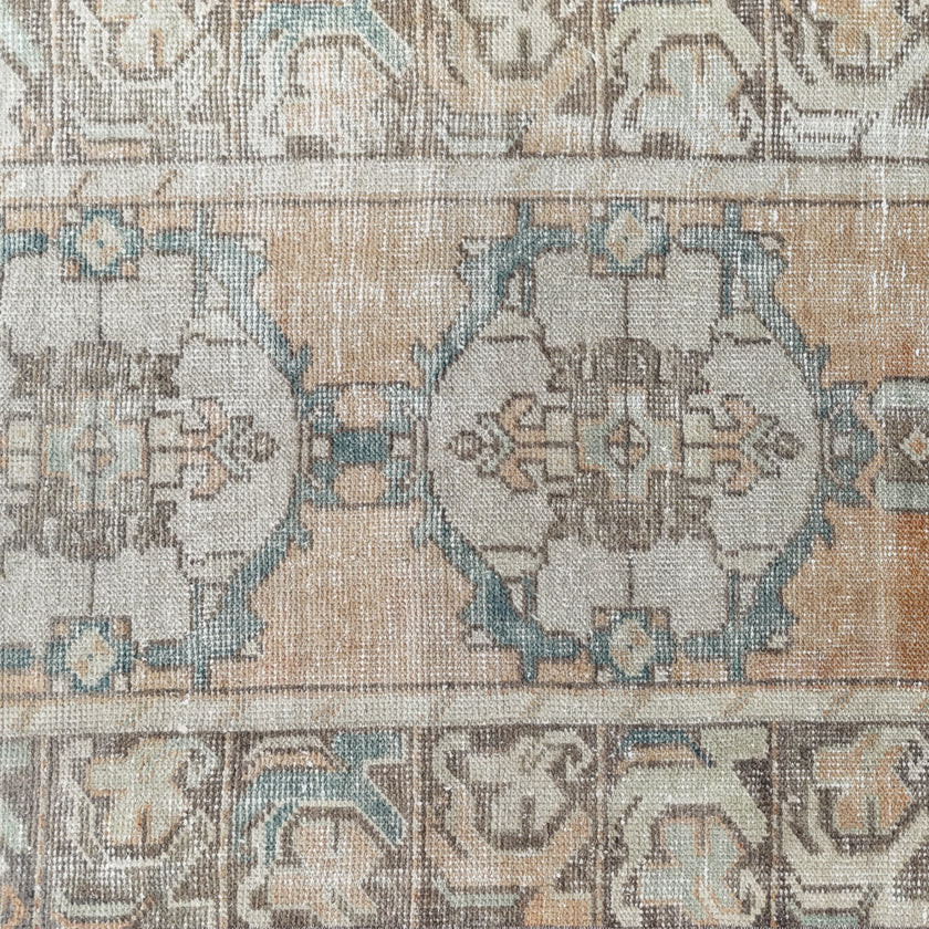 Z776 Handwoven Vintage Rug 2'8 x 9’7