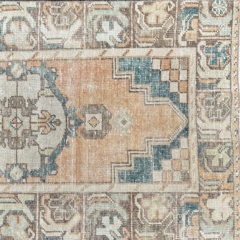 Z776 Handwoven Vintage Rug 2'8 x 9’7