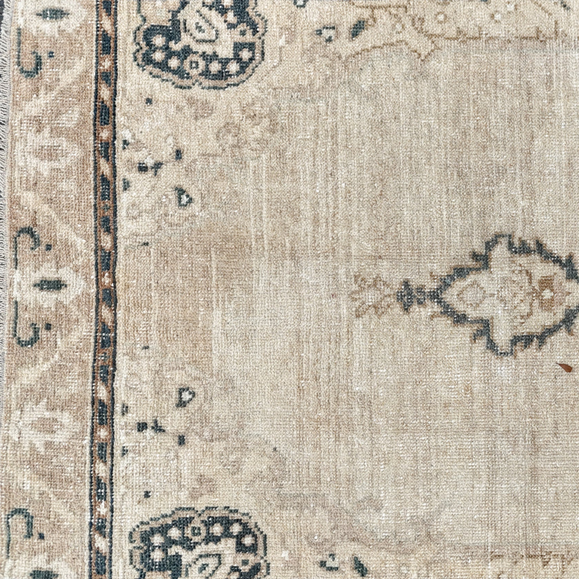 Z779 Handwoven Vintage Rug 2'9 x 8’10