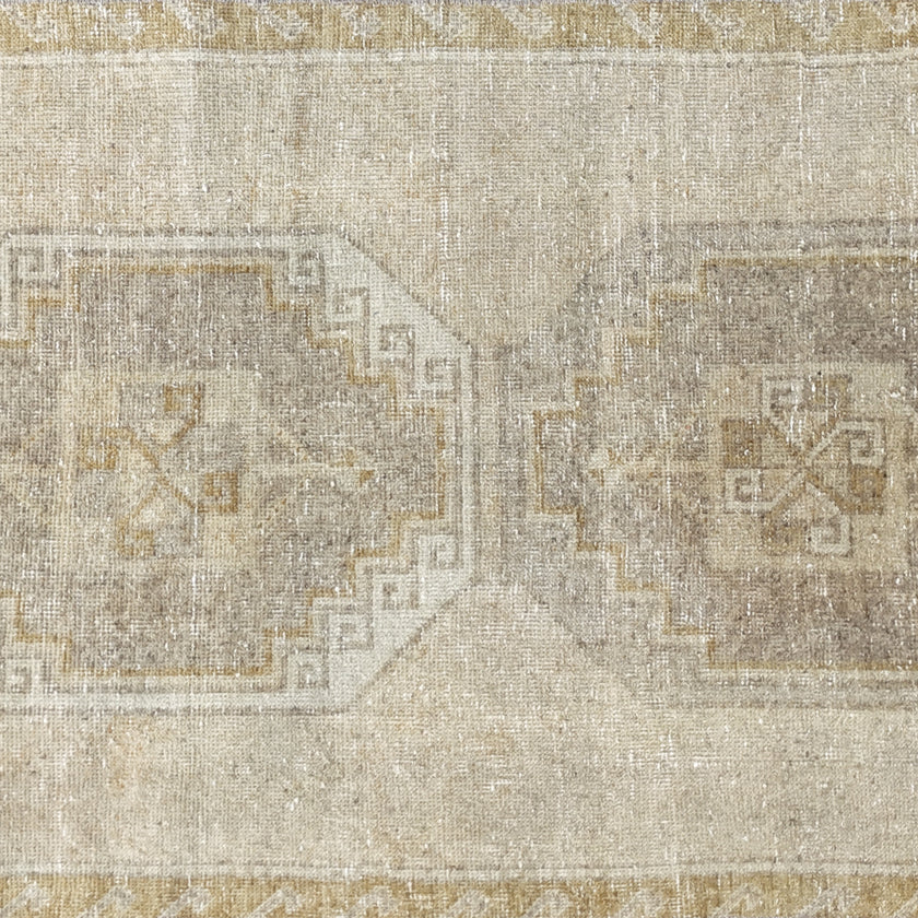 Z781 Handwoven Vintage Rug 3'4 x 11’7