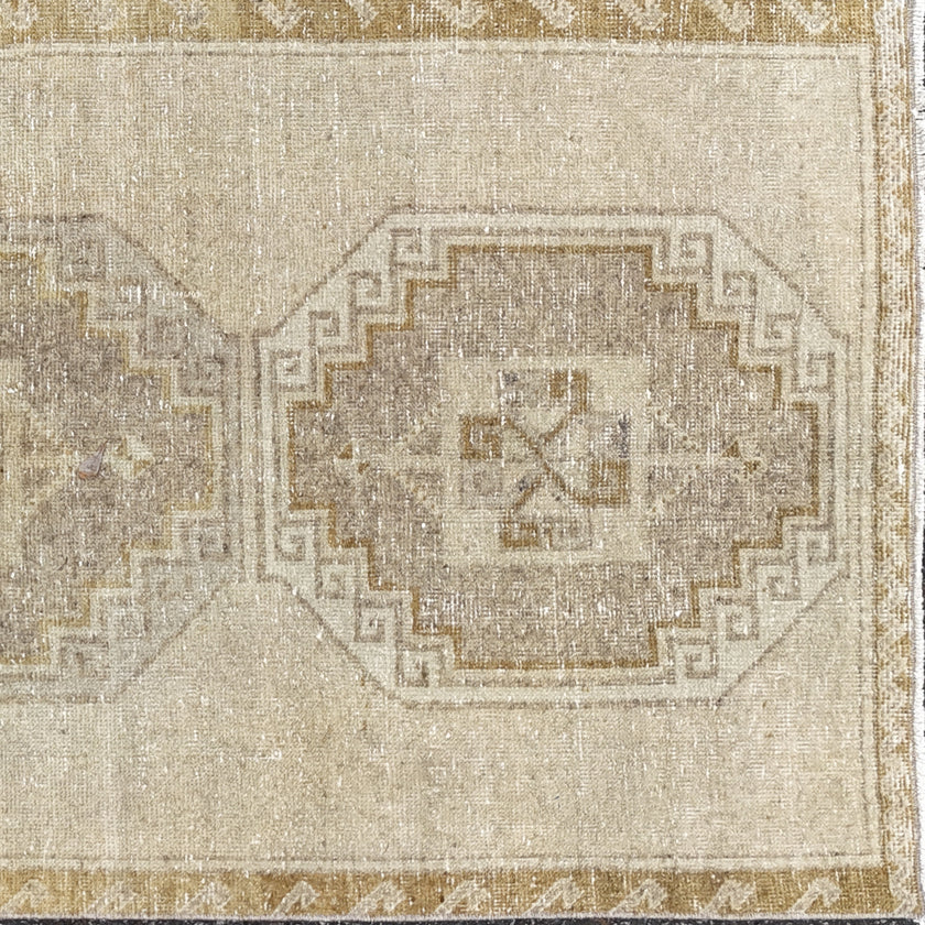 Z781 Handwoven Vintage Rug 3'4 x 11’7