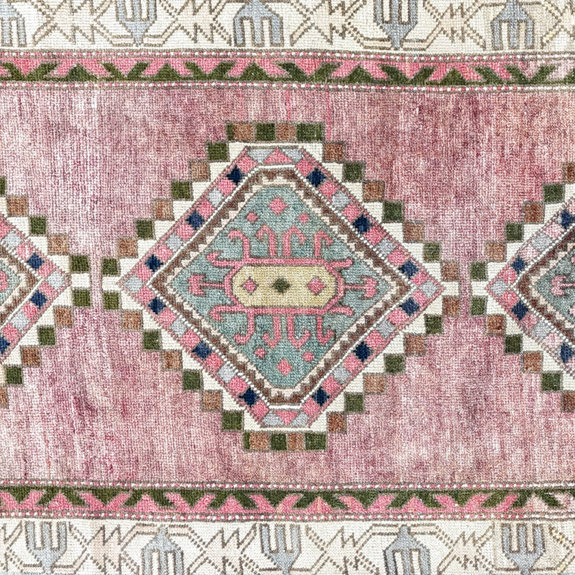 Z783 Handwoven Vintage Rug 2’11 x 6’10